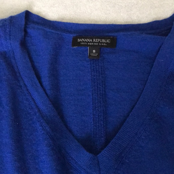 Banana Republic 100% wool v neck sweater - Picture 4 of 5